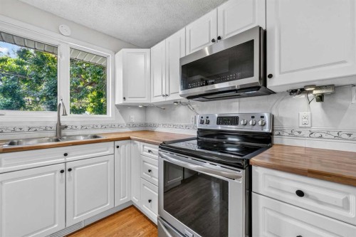 632 Foritana Road Se, Calgary, AB - Indoor Photo Showing Kitchen With Double Sink