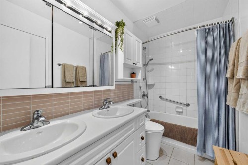 632 Foritana Road Se, Calgary, AB - Indoor Photo Showing Bathroom