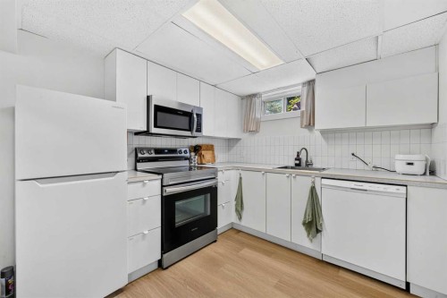 632 Foritana Road Se, Calgary, AB - Indoor Photo Showing Kitchen