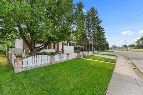 632 Foritana Road Se, Calgary, AB - Outdoor