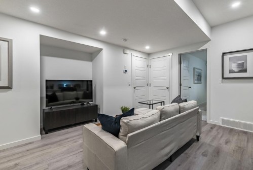 270 Creekside Manor Sw, Calgary, AB 