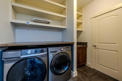 1835 Evergreen Drive Sw, Calgary, AB - Indoor Photo Showing Laundry Room