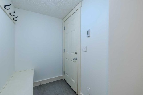1835 Evergreen Drive Sw, Calgary, AB - Indoor Photo Showing Other Room