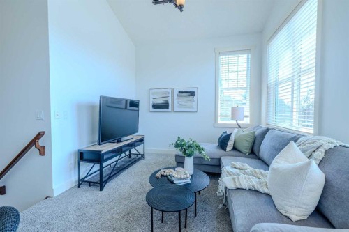 1835 Evergreen Drive Sw, Calgary, AB - Indoor Photo Showing Living Room