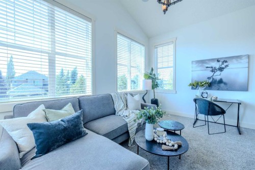 1835 Evergreen Drive Sw, Calgary, AB - Indoor Photo Showing Living Room