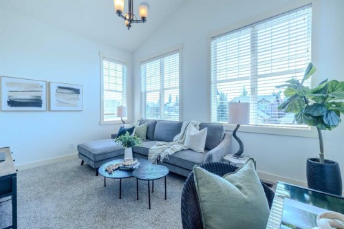 1835 Evergreen Drive Sw, Calgary, AB - Indoor Photo Showing Living Room