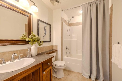 1835 Evergreen Drive Sw, Calgary, AB - Indoor Photo Showing Bathroom
