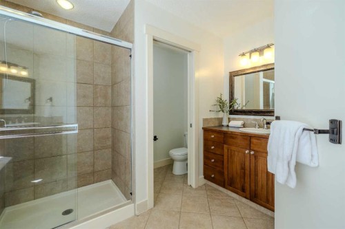 1835 Evergreen Drive Sw, Calgary, AB - Indoor Photo Showing Bathroom