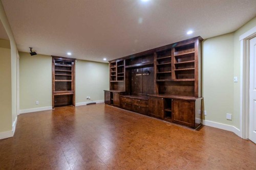 1835 Evergreen Drive Sw, Calgary, AB - Indoor Photo Showing Other Room