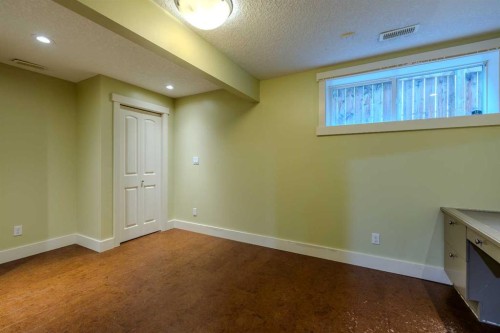 1835 Evergreen Drive Sw, Calgary, AB - Indoor Photo Showing Other Room