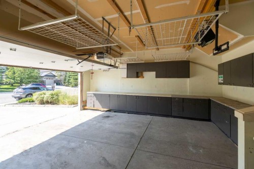 1835 Evergreen Drive Sw, Calgary, AB - Indoor Photo Showing Garage