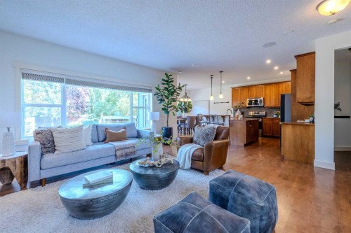 1835 Evergreen Drive Sw, Calgary, AB - Indoor Photo Showing Living Room