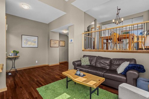 13-242 Benchlands Terrace, Canmore, AB - Indoor Photo Showing Living Room
