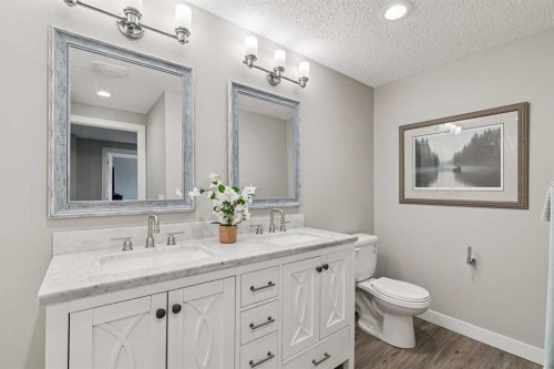 110S-203 Lynnview Road Se, Calgary, AB - Indoor Photo Showing Bathroom
