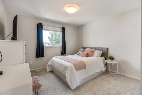 159 Pacific Landing West, Lethbridge, AB - Indoor Photo Showing Bedroom