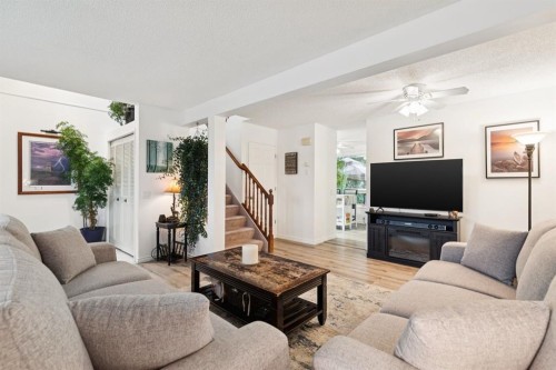 283 Abinger Crescent Ne, Calgary, AB - Indoor Photo Showing Living Room