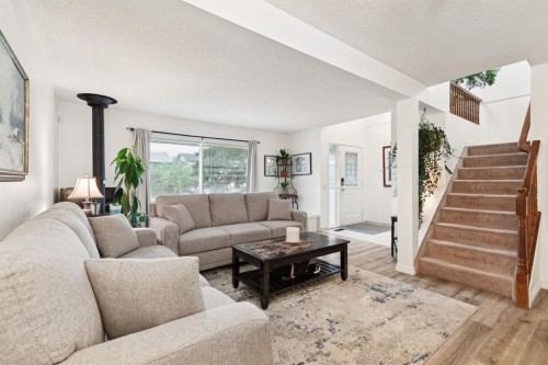 283 Abinger Crescent Ne, Calgary, AB - Indoor Photo Showing Living Room