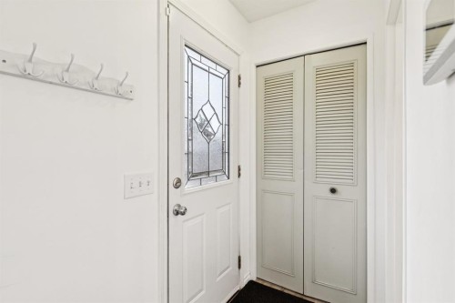 283 Abinger Crescent Ne, Calgary, AB - Indoor Photo Showing Other Room