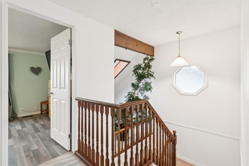 283 Abinger Crescent Ne, Calgary, AB - Indoor Photo Showing Other Room