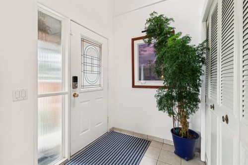 283 Abinger Crescent Ne, Calgary, AB - Indoor Photo Showing Other Room