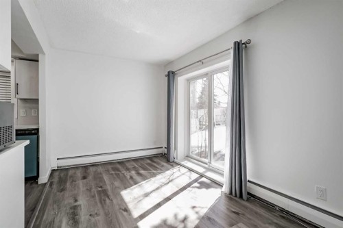 113-6919 Elbow Drive Sw, Calgary, AB - Indoor Photo Showing Other Room