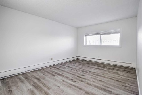 113-6919 Elbow Drive Sw, Calgary, AB - Indoor Photo Showing Other Room