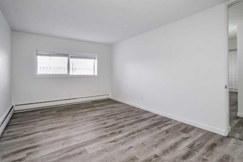 113-6919 Elbow Drive Sw, Calgary, AB - Indoor Photo Showing Other Room