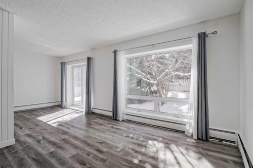 113-6919 Elbow Drive Sw, Calgary, AB - Indoor Photo Showing Other Room