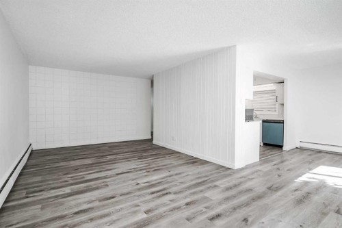 113-6919 Elbow Drive Sw, Calgary, AB - Indoor Photo Showing Other Room