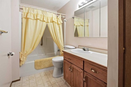 3924 56A, Camrose, AB - Indoor Photo Showing Bathroom