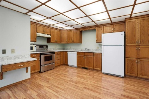 3924 56A, Camrose, AB - Indoor Photo Showing Kitchen
