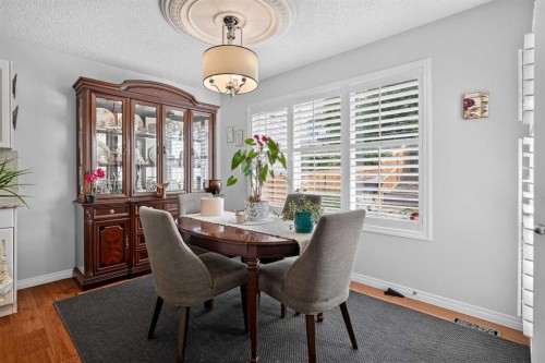 121 Rockyspring Terrace Nw, Calgary, AB - Indoor Photo Showing Dining Room