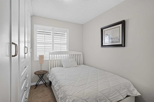 121 Rockyspring Terrace Nw, Calgary, AB - Indoor Photo Showing Bedroom