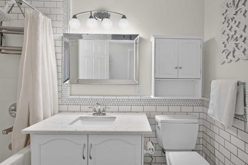 121 Rockyspring Terrace Nw, Calgary, AB - Indoor Photo Showing Bathroom