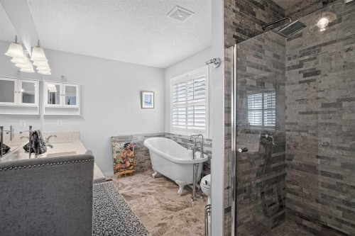 121 Rockyspring Terrace Nw, Calgary, AB - Indoor Photo Showing Bathroom