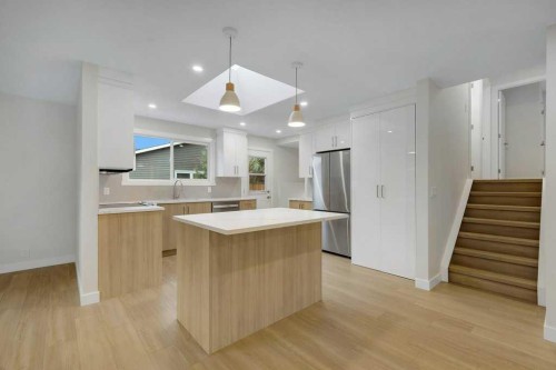 20 Bernard Way Nw, Calgary, AB - Indoor Photo Showing Kitchen With Upgraded Kitchen