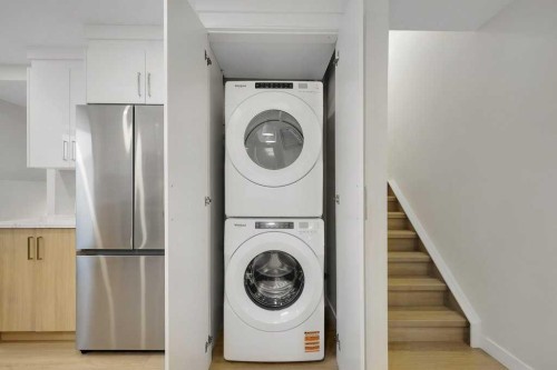 20 Bernard Way Nw, Calgary, AB - Indoor Photo Showing Laundry Room