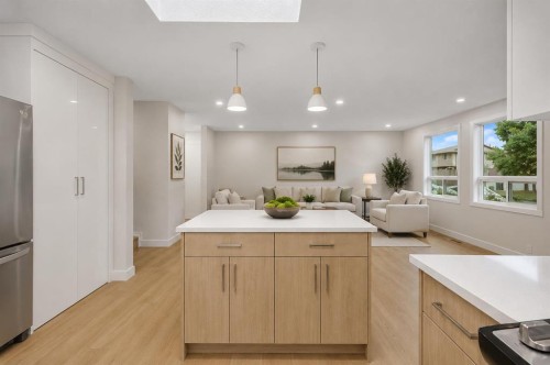 20 Bernard Way Nw, Calgary, AB - Indoor Photo Showing Kitchen