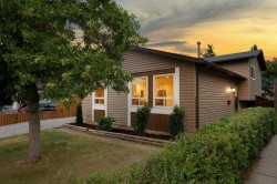 20 Bernard Way NW Calgary, AB T3K 2B9