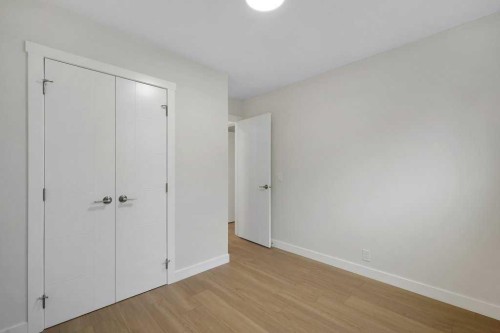 20 Bernard Way Nw, Calgary, AB - Indoor Photo Showing Other Room