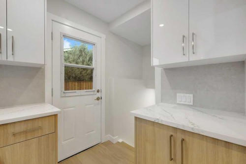 20 Bernard Way Nw, Calgary, AB - Indoor