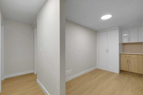 20 Bernard Way Nw, Calgary, AB - Indoor Photo Showing Other Room