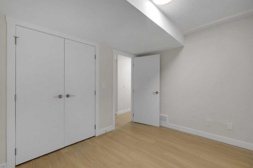 20 Bernard Way Nw, Calgary, AB - Indoor Photo Showing Other Room