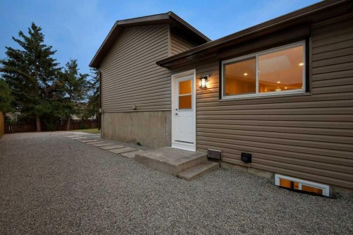 20 Bernard Way Nw, Calgary, AB - Outdoor With Exterior