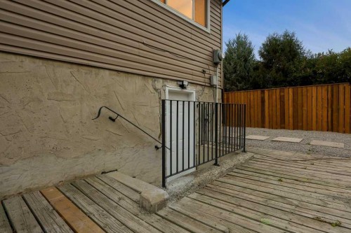 20 Bernard Way Nw, Calgary, AB - Outdoor