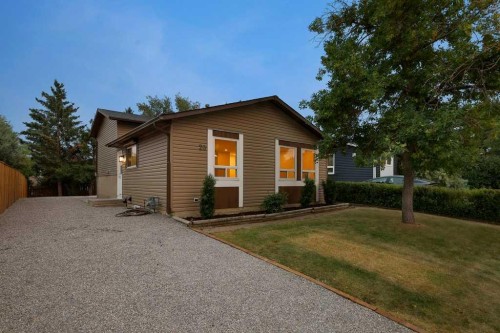 20 Bernard Way Nw, Calgary, AB - Outdoor