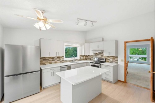 5 Sandpiper Gate Nw, Calgary, AB - Indoor Photo Showing Kitchen With Double Sink With Upgraded Kitchen