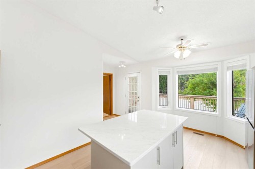 5 Sandpiper Gate Nw, Calgary, AB - Indoor Photo Showing Kitchen