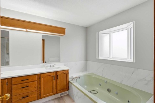 5 Sandpiper Gate Nw, Calgary, AB - Indoor Photo Showing Bathroom