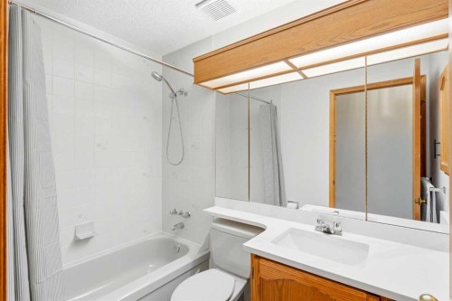 5 Sandpiper Gate Nw, Calgary, AB - Indoor Photo Showing Bathroom